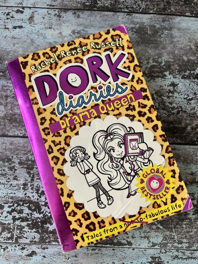 Dork Diaries Drama Queen by Rachel Renée Russell