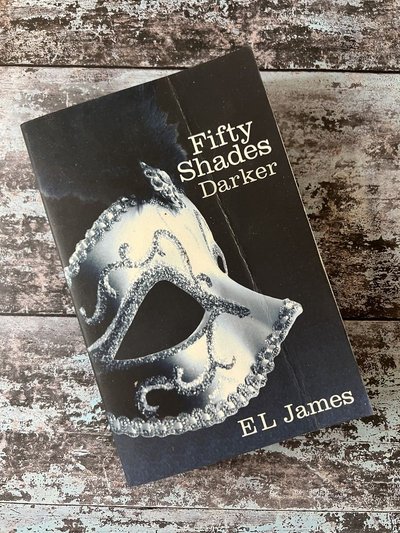 Fifty Shades Darker by E L James