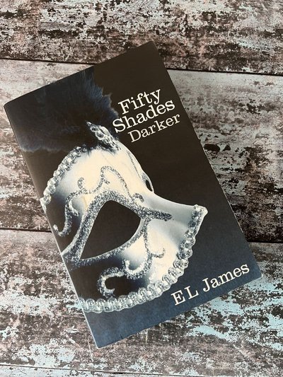 Fifty Shades Darker by E L James