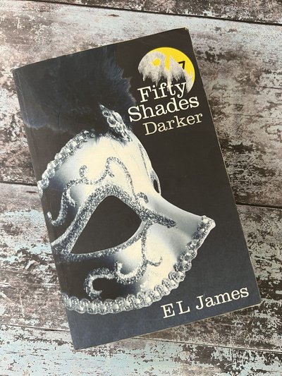 Fifty Shades Darker by E L James