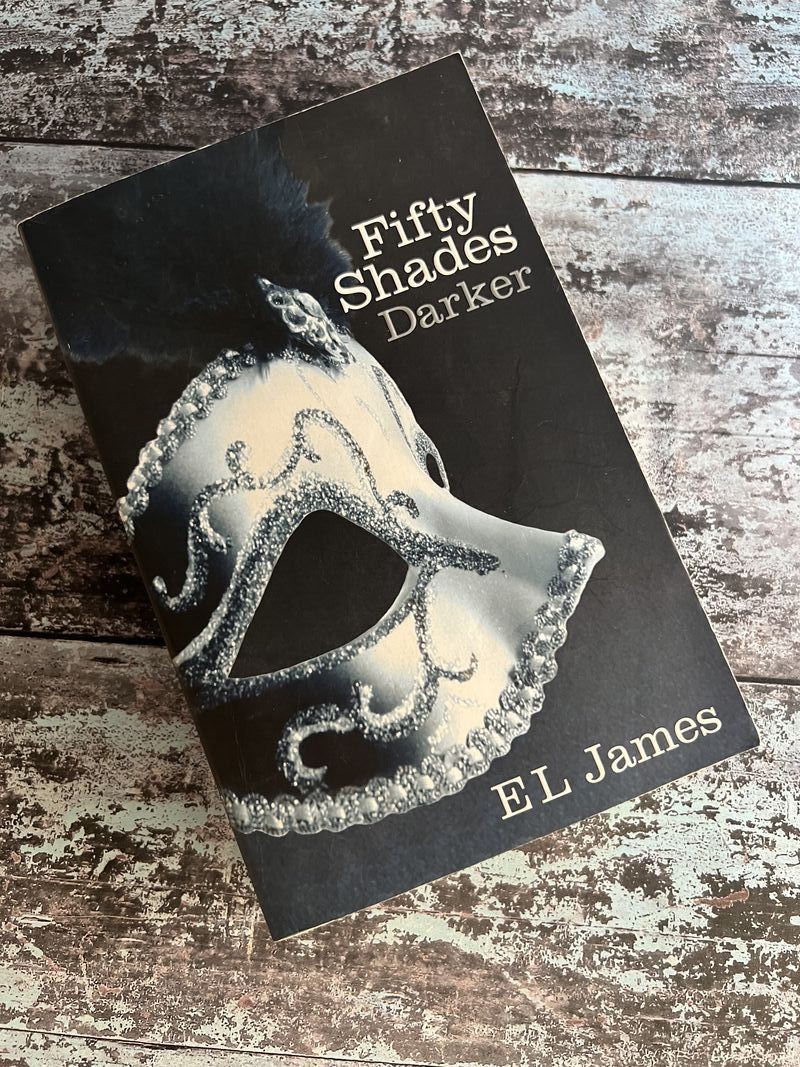 Fifty Shades Darker by E L James