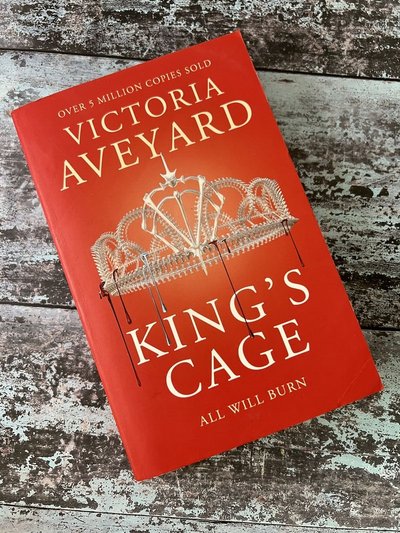 King's Cage by Victoria Aveyard