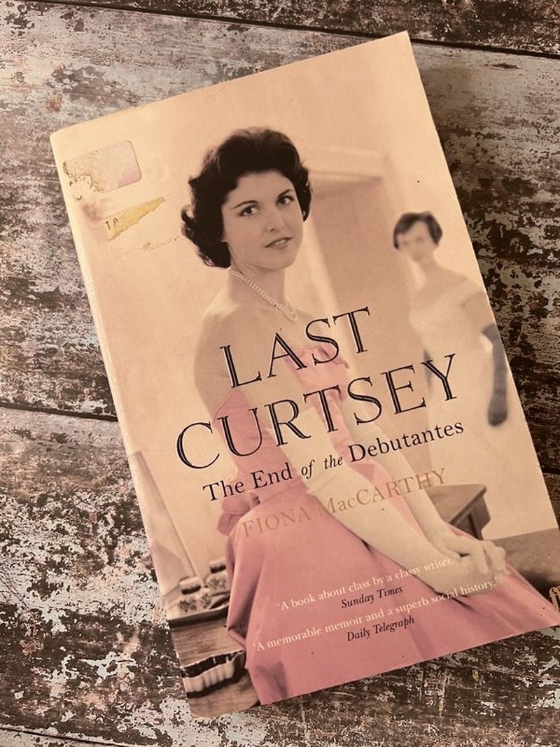 Last Curtsey by Fiona MacCarthy