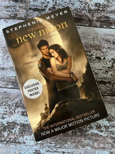 New Moon by Stephenie Meyer