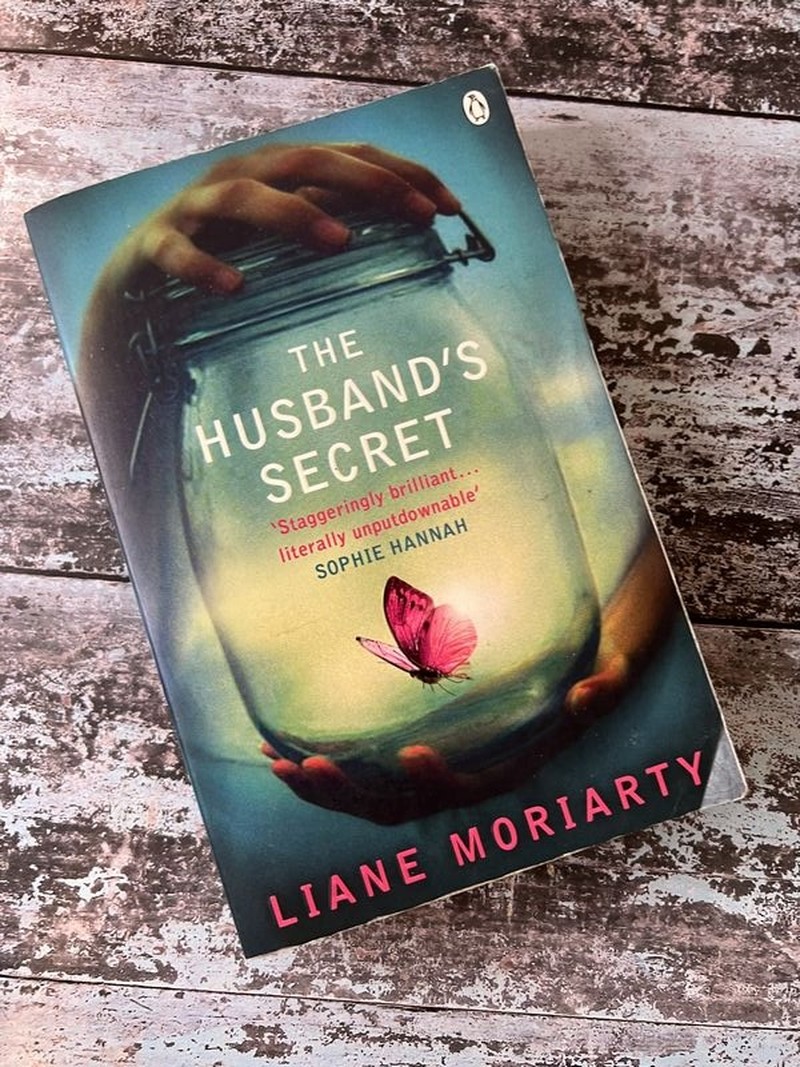 The Husband's Secret by Liane Moriarty
