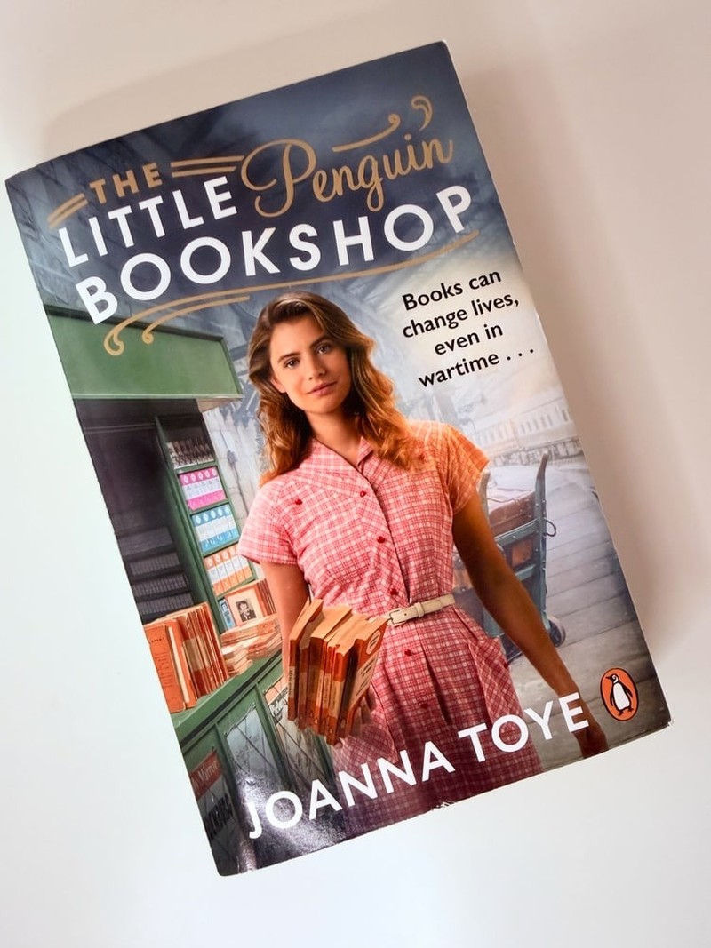 The Little Penguin Bookshop by Joanna Toye