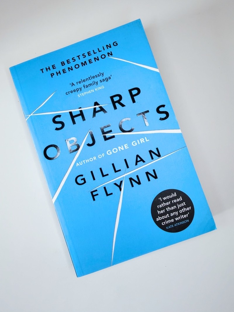 Sharp Objects by Gillian Flynn