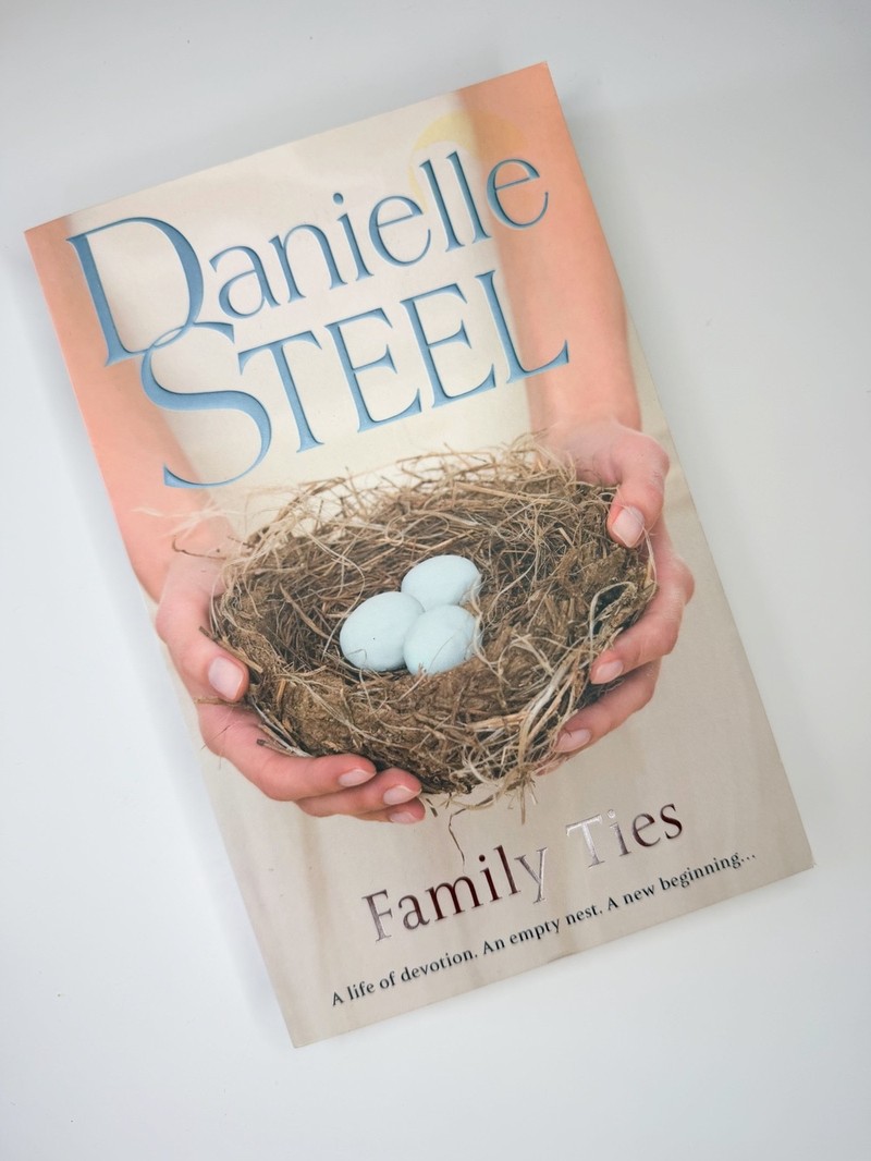 Family ties by Danielle Steel