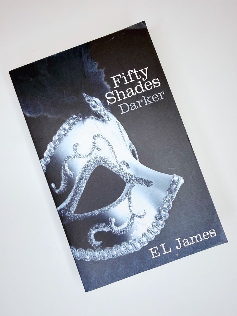Fifty Shades Darker by E L James