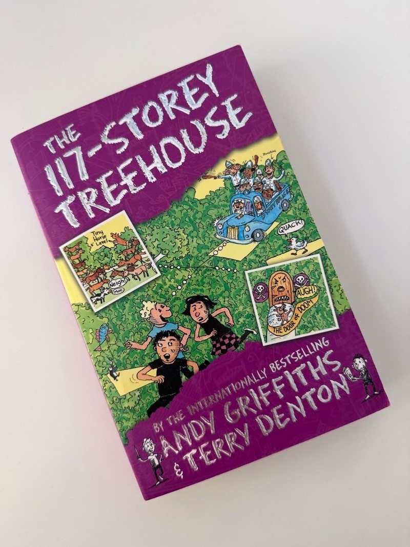 117-Storey Treehouse by Andy Griffiths, Terry Denton