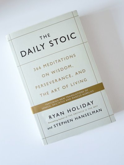 Daily Stoic : 366 Meditations on Self-Mastery, Perseverance and Wisdom by Ryan Holiday, Stephen Hanselman