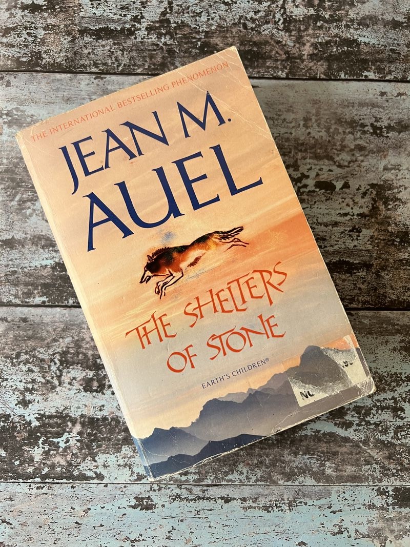 The Shelters of Stone (Earth's Children) by Jean M Auel — Secondhand ...