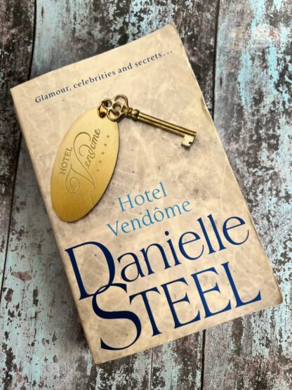 An image of a novel by Danielle Steel - Hotel Vendôme