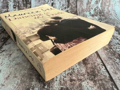 An image of a novel by Maureen Lee - Dancing in the Dark