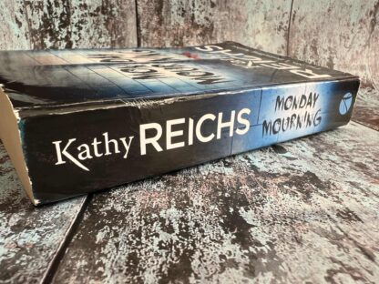 An image of a book by Kathy Reichs - Monday Mourning