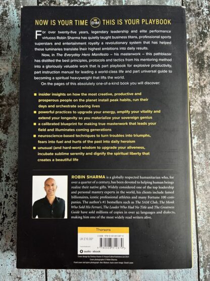 An image of a book by Robin Sharma - The Everyday Hero Manifesto