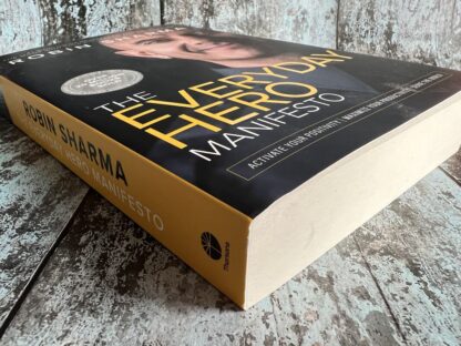 An image of a book by Robin Sharma - The Everyday Hero Manifesto