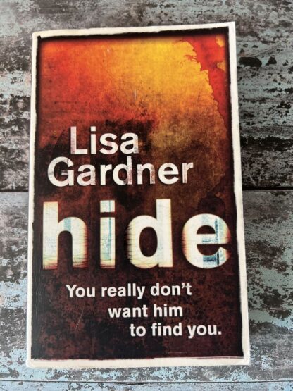 An image of a book by Lisa Gardner - Hide