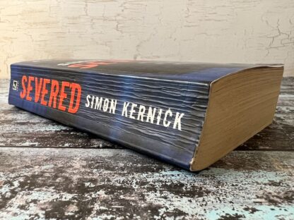 An image of a book by Simon Kernick - Severed