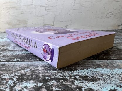 An image of a book by Sophie Kinsella - Can you keep a secret?