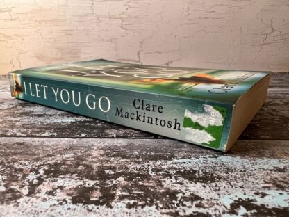 An image of a book by Clare Mackintosh - I let you go