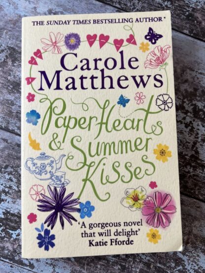An image of a book by Carole Matthews - Paper hearts summer kisses