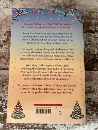 An image of a book by Holly Martin - Christmas at Lilac Cottage