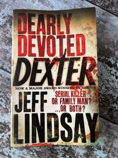 An image of a book by Jeff Lindsay - Dearly Devoted Dexter