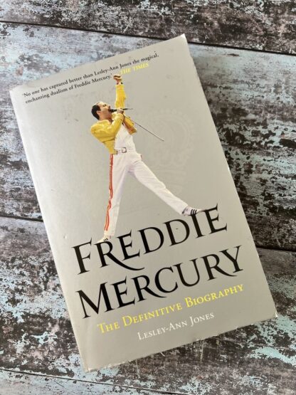 An image of a book by Lesley-Ann Jones - Freddie Mercury The Definitive Biography