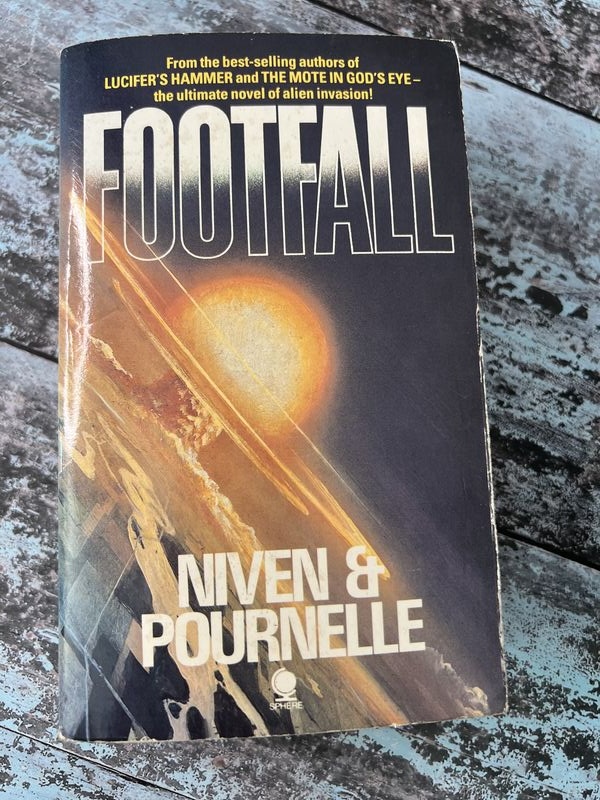 An image of a book by Jerry Pournelle and Larry Niven - Footfall