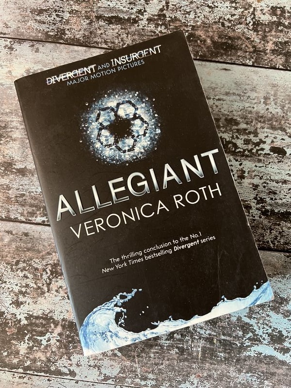 An image of a book by Veronica Roth - Allegiant