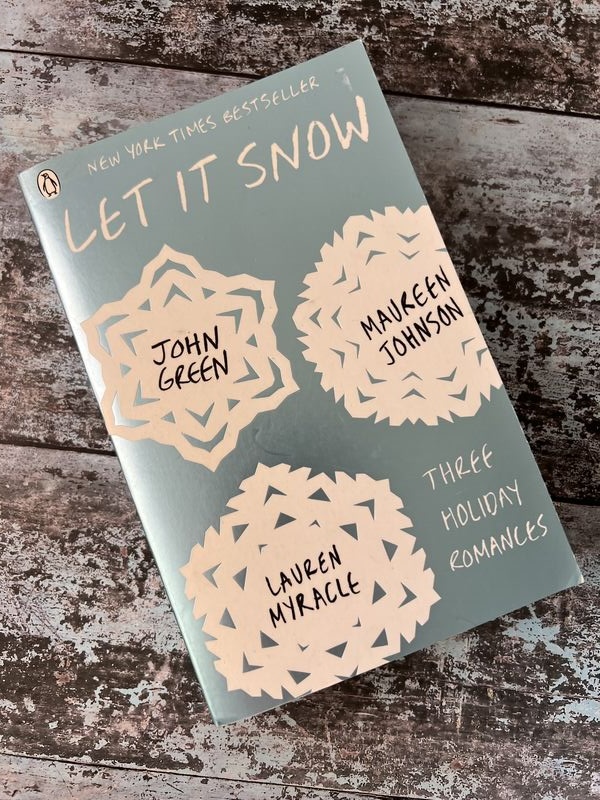An image of a book by John Green, Maureen Johnson and Lauren Miracle - Let it Snow