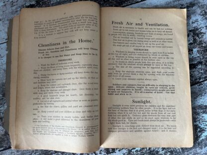 To Mothers and Fathers: How to keep yourselves and your children well and strong (CC0004)