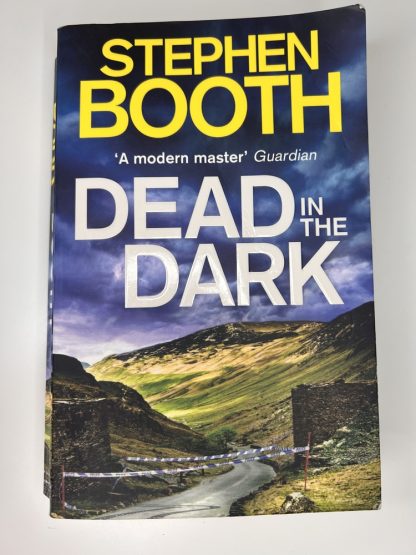 An image of the book Dead in the Dark by Stephen Booth