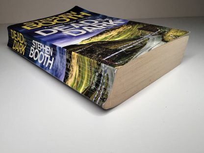 An image of the book Dead in the Dark by Stephen Booth