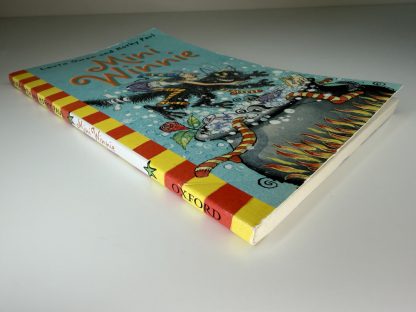An image of the book Mini Winnie by Laura Owen and Kirky Paul