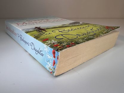 An image of the book The Beekeepers Daughter by Santa Montefiore
