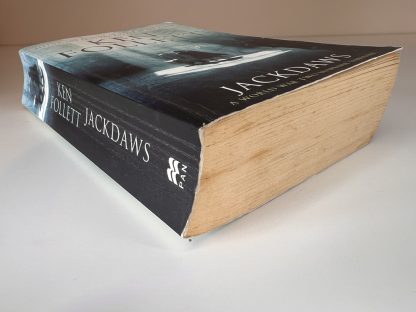 An image of the book Jackdaws by Ken Follett