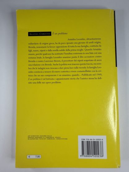 An image of the book è un problema by Agatha Christie