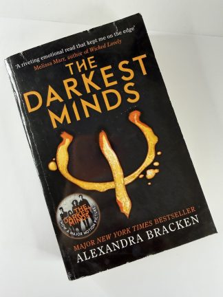 An image of the book The Darkest Minds by Alexandra Bracken