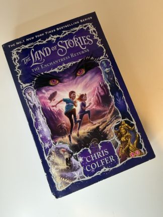 An image of the book The Land of Stories: The Enchantress Returns by Chris Colfer