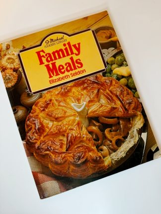 An image of the book Family Meals by Elizabeth Seldon
